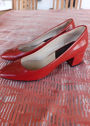 Klasik Parlak Kırmızı Kadın Topuklu Ayakkabı - Görsel 4