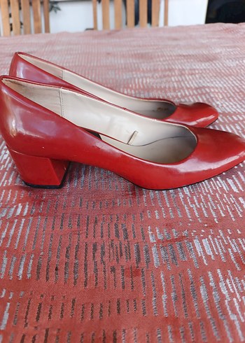 Klasik Parlak Kırmızı Kadın Topuklu Ayakkabı - Görsel 2