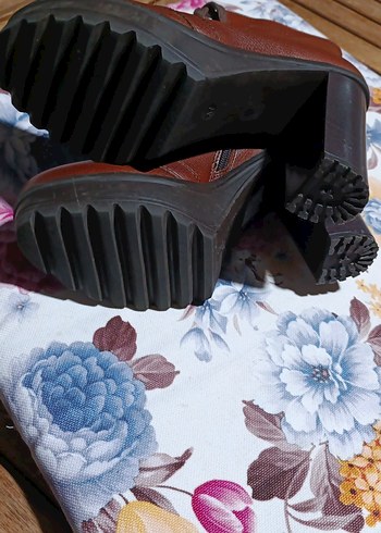 Kahverengi Deri Yüksek Topuklu Kadın Bot - Görsel 3