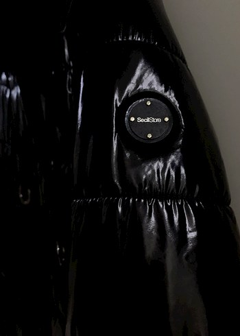 Siyah kürklü Seçil mont - Görsel 3