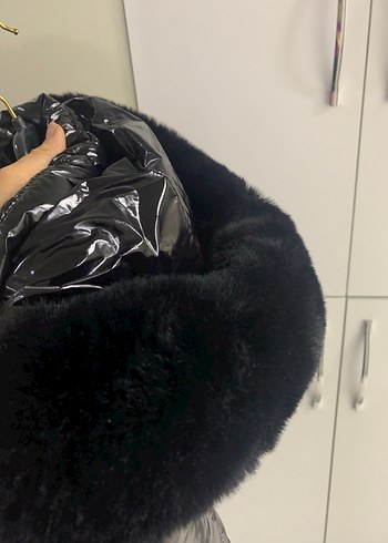 Siyah kürklü Seçil mont - Görsel 4