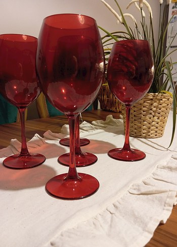 Kırmızı Renkli Şarap Kadehleri 5 adettir. - Görsel 2