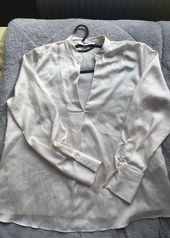 Gri V Yaka Düğmeli Kadın Gömlek - Görsel 3