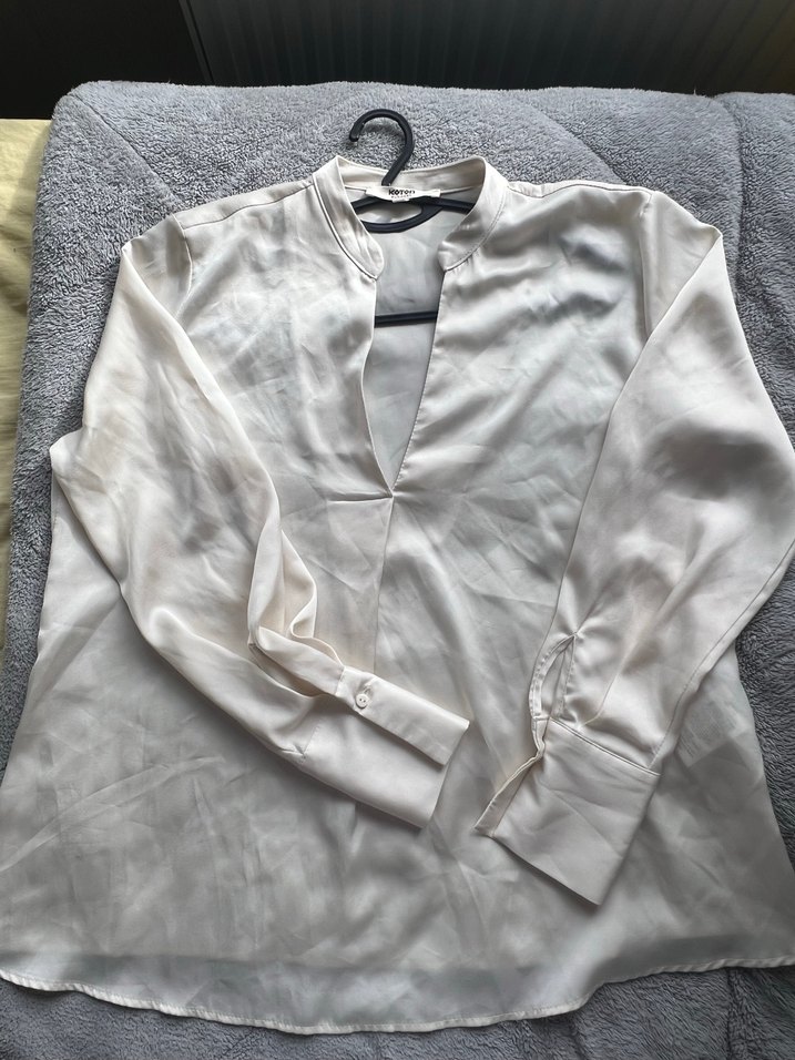 Gri V Yaka Düğmeli Kadın Gömlek - Görsel 3