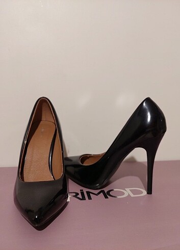 Siyah stiletto