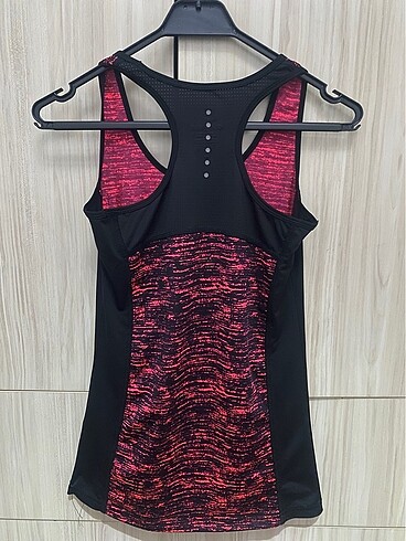 Nike spor üstü