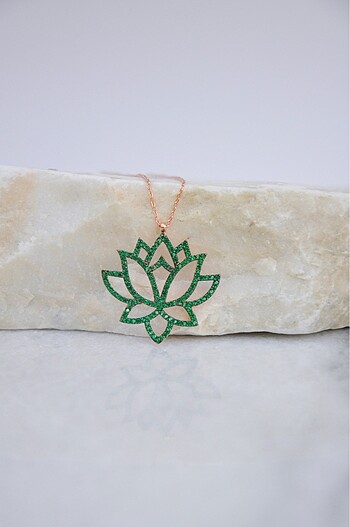 Gümüş lotus kolye