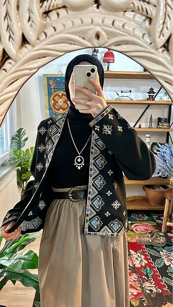 Nakışlı kaşe hırka 