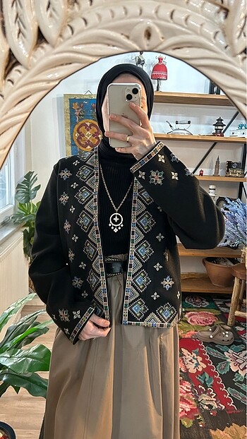 Zara Nakışlı kaşe hırka 