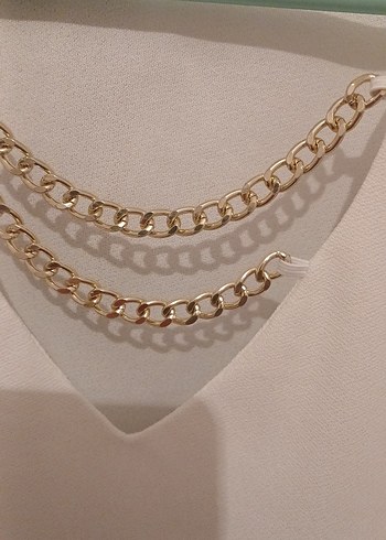 Topshop Zincir Detaylı Beyaz V Yaka Kadın Bluz