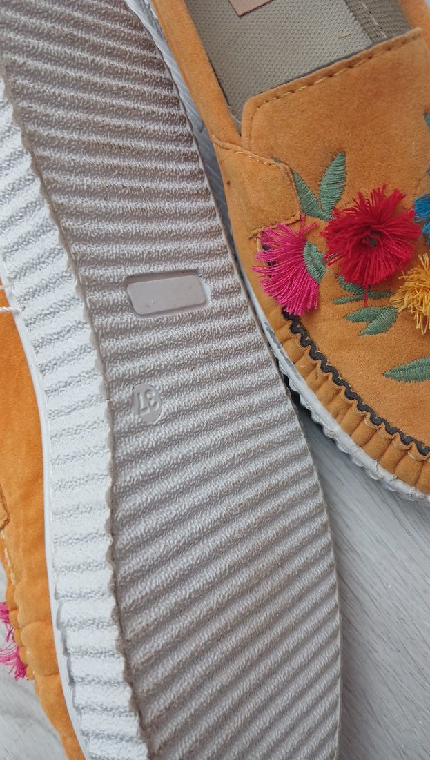 Sarı Süet Nakışlı Püsküllü Kadın Dolgu Topuk Ayakkabı - Görsel 4