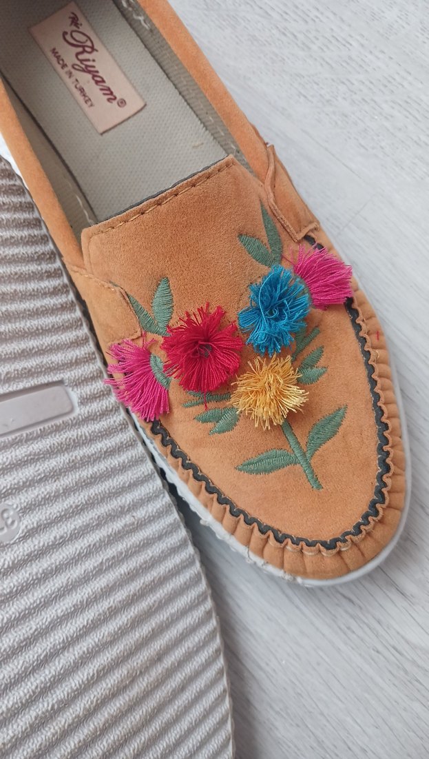 Sarı Süet Nakışlı Püsküllü Kadın Dolgu Topuk Ayakkabı - Görsel 5