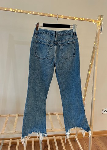 34 Beden mavi Renk BERSHKA KICK FLARE JEAN