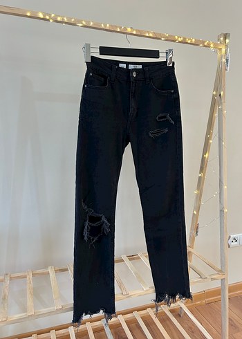 BERSHKA Siyah Yırtık Detaylı Kot Pantolon