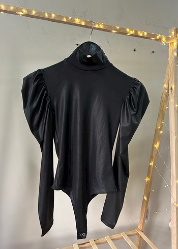BERSHKA Drapeli Siyah Yüksek Yakalı Kadın Bluz