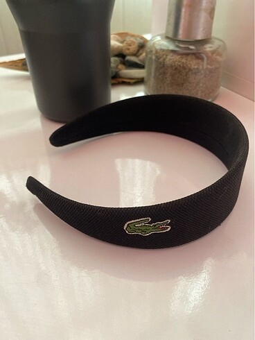Lacoste taç
