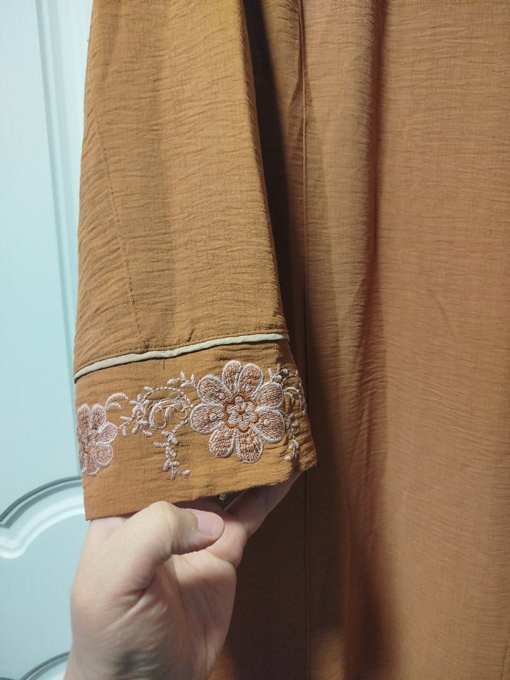 Düğmeli Uzun Kahverengi Kadın Elbise - Görsel 3