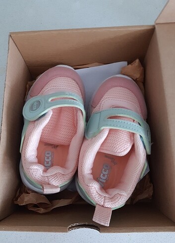 Vicco kız bebek ayakkabısı 21 numara sağlam durumdadır az kullan