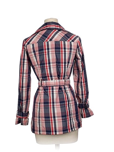 40 Beden Robin Trenchcoat %70 İndirimli.