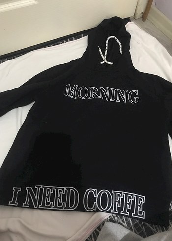 Kapüşonlu Siyah Uzun Kollu Sweatshirt