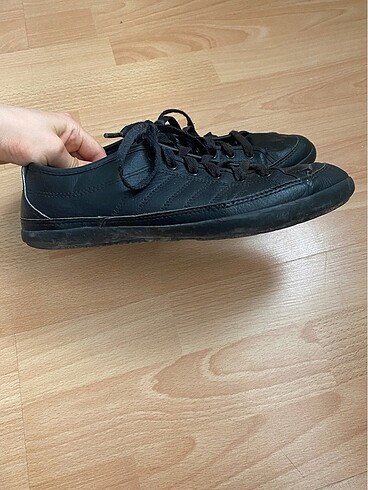40 Beden orjinal adidas yumuşak deri siyah ayakkabı