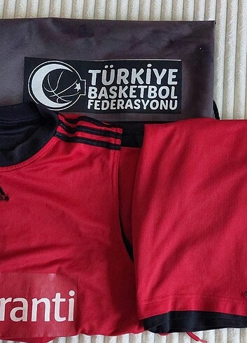 Adidas Çift Taraflı Basketbol Forması

Çanta  - Görsel 6