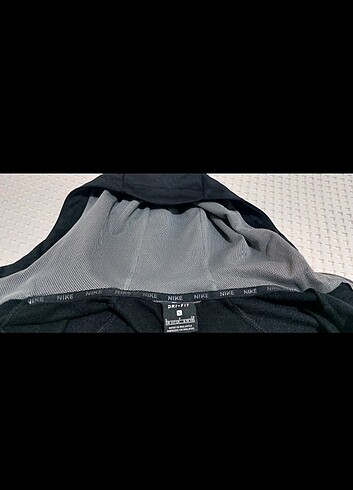 Nike'ın yeni erkek çocuk kapüşonlu - Görsel 3