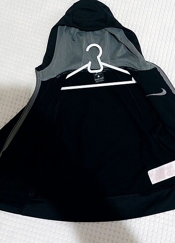 Nike'ın yeni erkek çocuk kapüşonlu - Görsel 4