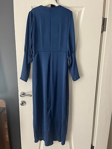 Kemerli saten elbise - Görsel 2