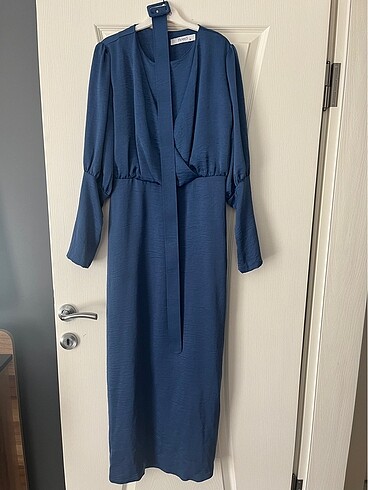 Kemerli saten elbise - Görsel 3