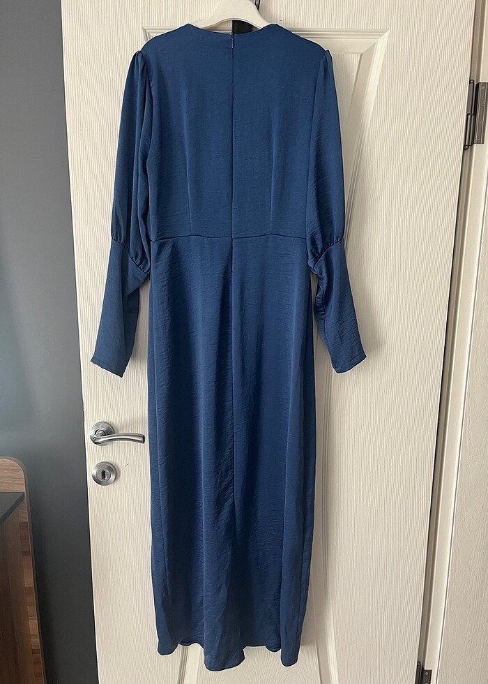 Kemerli saten elbise - Görsel 2