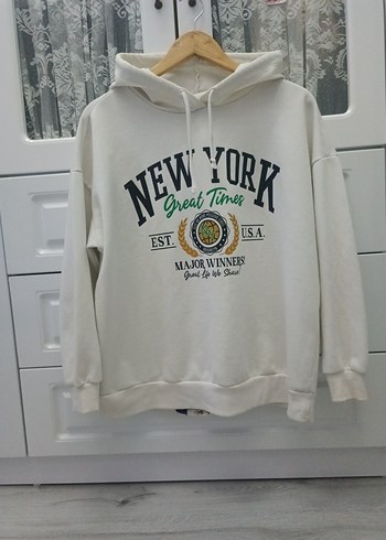 Beyaz Kapüşonlu Baskılı Kadın Sweatshirt