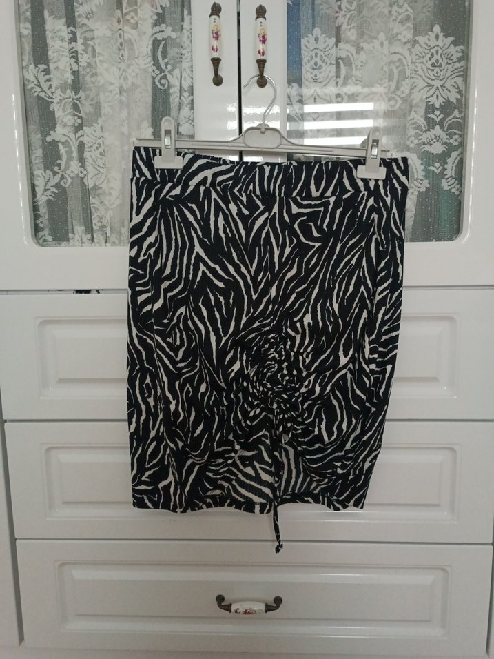 Siyah Zebra Desenli Mini Etek - Görsel 3