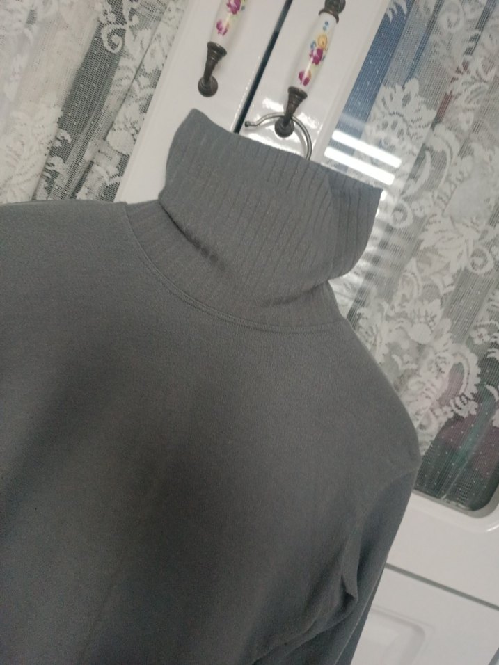Gri Kadın Boğazlı İnce Triko Kazak - Görsel 2