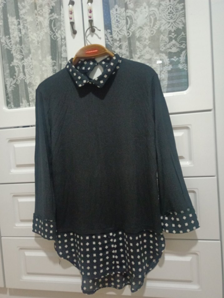 Puantiye Detaylı Siyah Gömlek - Görsel 2