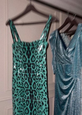 Turkuaz Yılan Desenli Uzun Elbise - Görsel 4