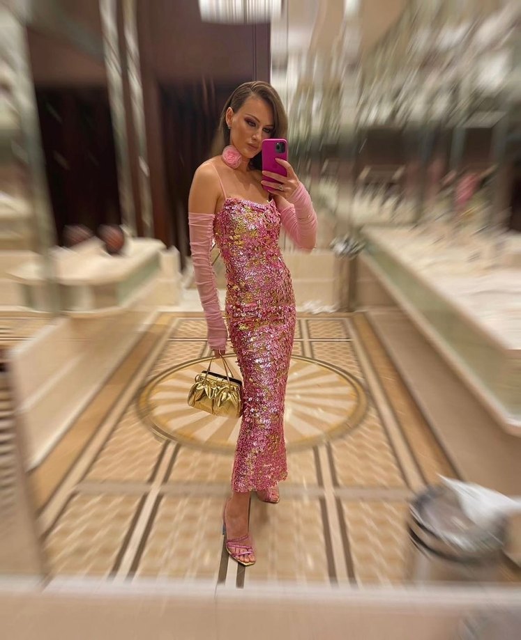 Pembe payetli elbise - Görsel 4