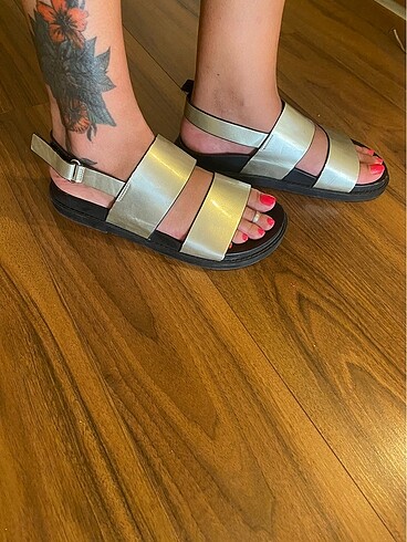 H&M Metalik gri düz sandalet