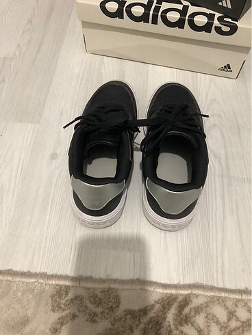 38 Beden siyah Renk Adidas ayakkabi 38 numara