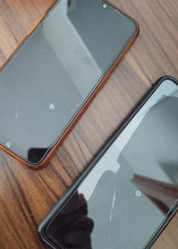Kahverengi ve Siyah Android Telefonlar
