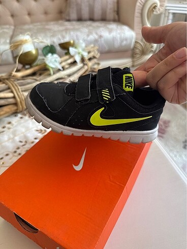 26 Beden Nike çocuk spor ayakkabı