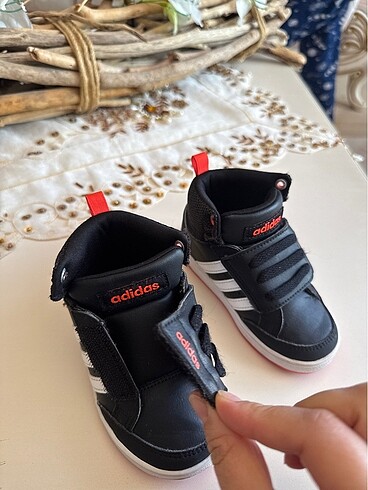 22 Beden Adidas çocuk spor ayakkabı