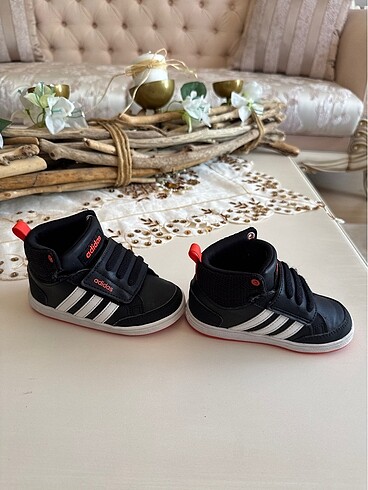 22 Beden siyah Renk Adidas çocuk spor ayakkabı