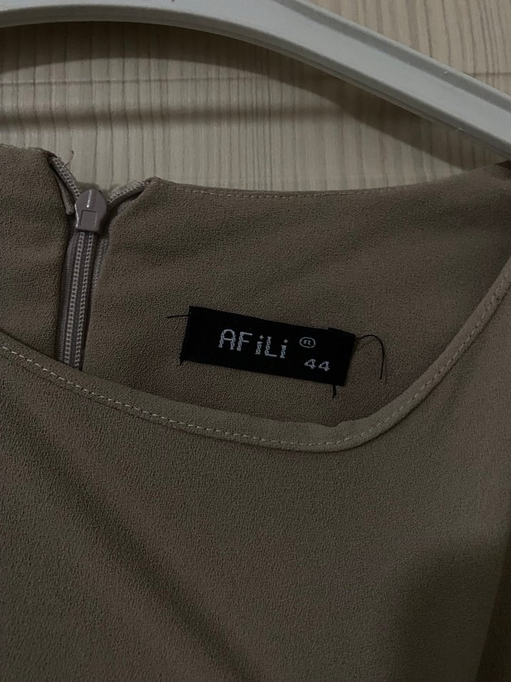 Bej Uzun Kollu Düğmeli Kadın Elbise - Görsel 3