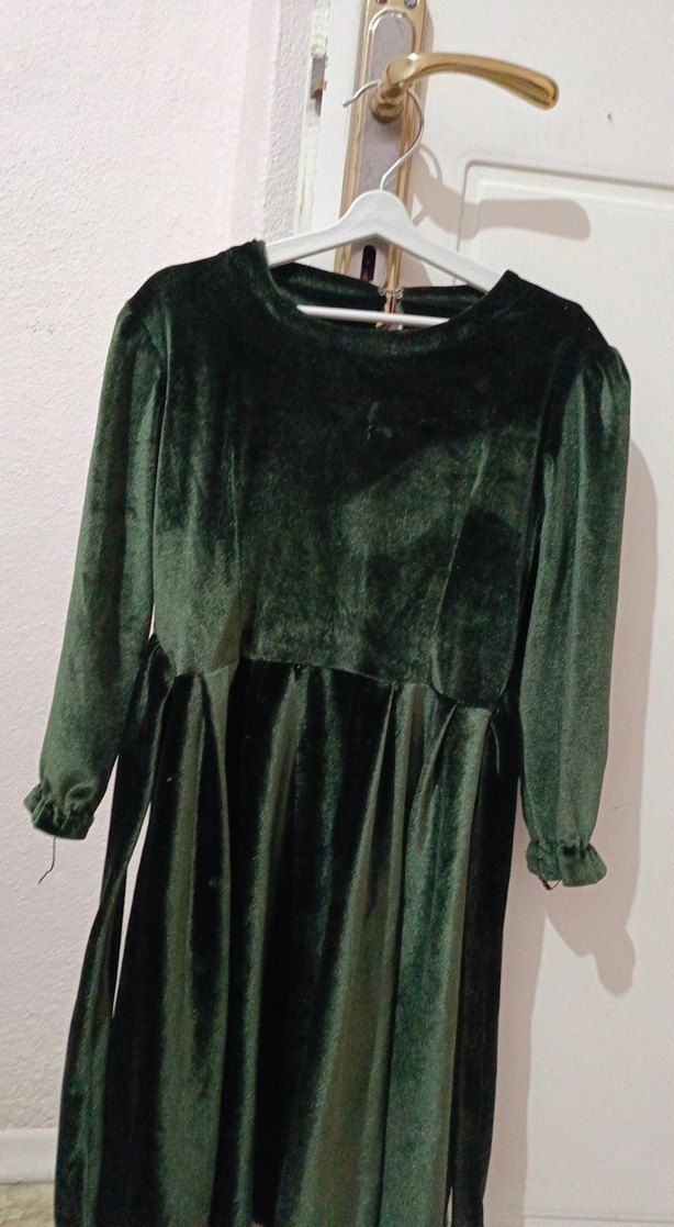 Uzun Kollu Yeşil Elbise - Görsel 2