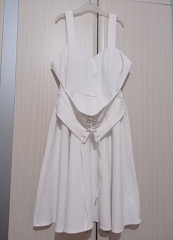 Quzu beyaz korse detaylı elbise