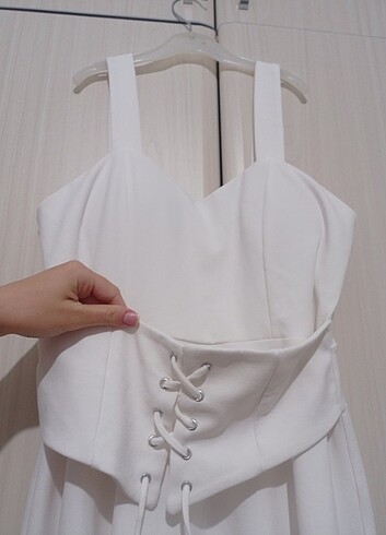 38 Beden beyaz Renk Quzu beyaz korse detaylı elbise