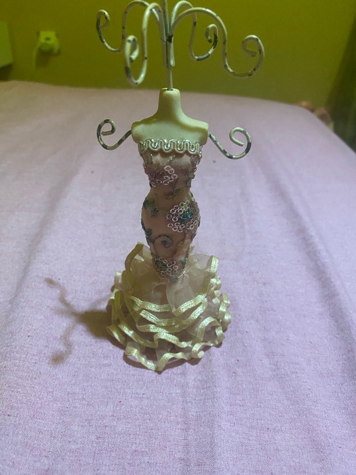 Pastel Altın Renkli Takı Standı Figürin - Görsel 3