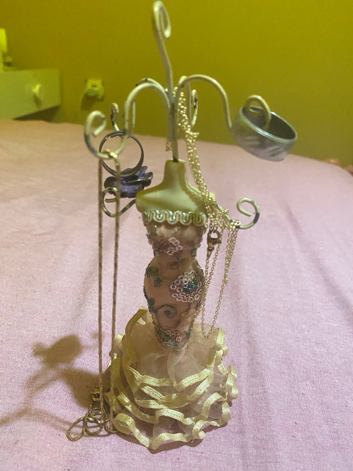 Pastel Altın Renkli Takı Standı Figürin - Görsel 2