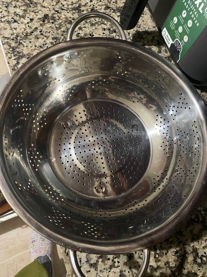 Parlak Gri Delikli Metal Süzgeç - Görsel 3